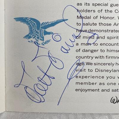 RARE Set of 4 1966 Disneyland Salutes Medal of Honor Holders Booklets One Signed Walt Disney