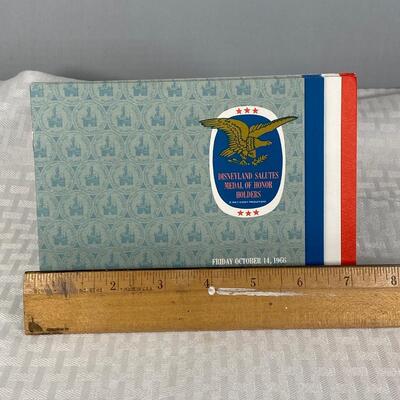 RARE Set of 4 1966 Disneyland Salutes Medal of Honor Holders Booklets One Signed Walt Disney