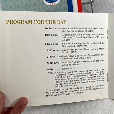 RARE Set of 4 1966 Disneyland Salutes Medal of Honor Holders Booklets One Signed Walt Disney