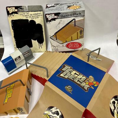 Retro Original Tony Hawk Tech Deck Skateboard Ramp Playset with Boards