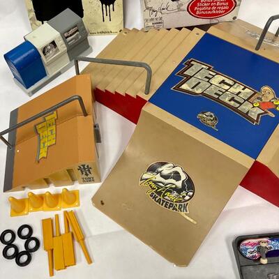Retro Original Tony Hawk Tech Deck Skateboard Ramp Playset with Boards