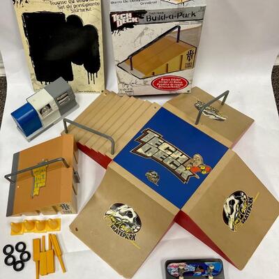 Retro Original Tony Hawk Tech Deck Skateboard Ramp Playset with Boards