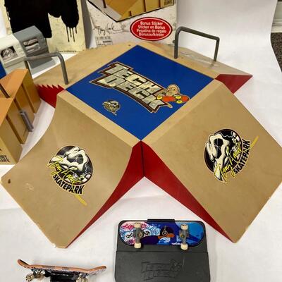 Retro Original Tony Hawk Tech Deck Skateboard Ramp Playset with Boards