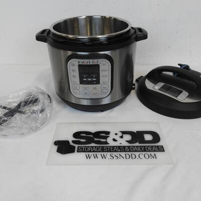 Instant Pot Pressure Cooker DUO60 v3 6qt 7-in-1. LARGE CHIP IN STEAM DRIP AREA