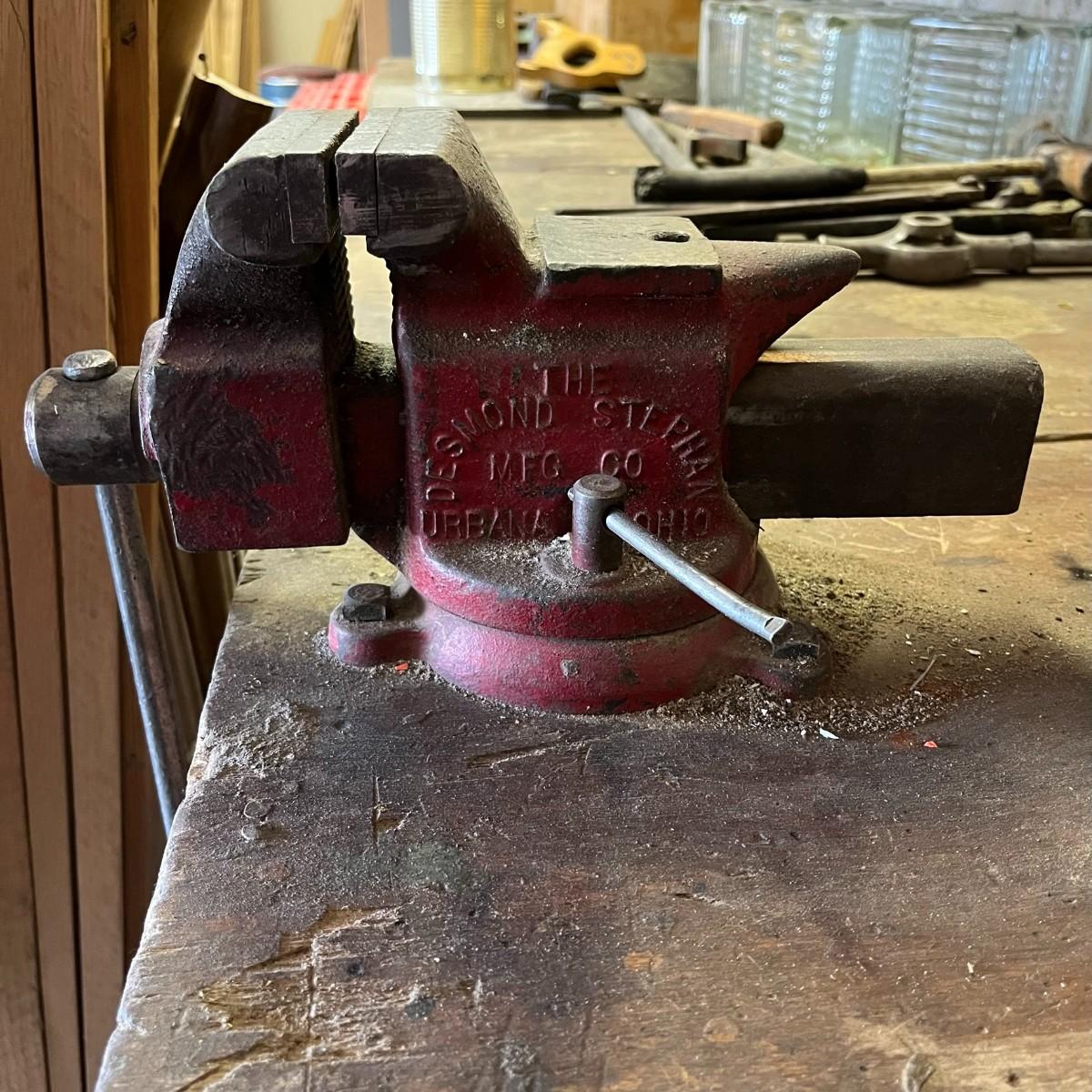 Simplex Vise #271 Simplex Utility No. 400 Bench Vise | EstateSales.org