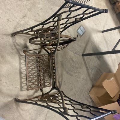 S61 Singer sewing machine base