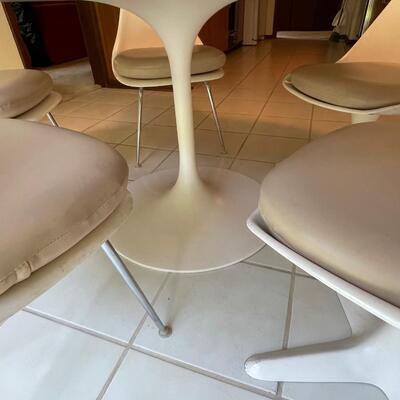 Maurice Burke Tulip Table / 5 chairs