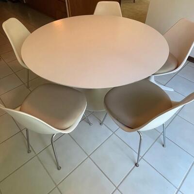 Maurice Burke Tulip Table / 5 chairs