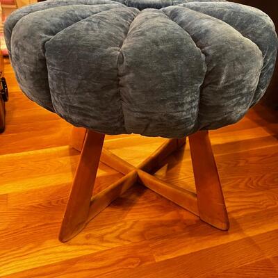 Heywood Wakefield "Sculptura" Tufted Maple Swivel Stool, 1950s