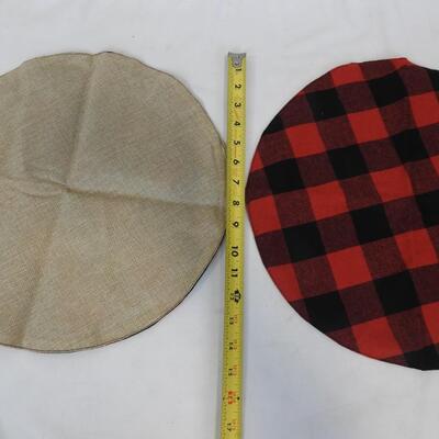 18 Round Mats, Red & Black Buffalo Plaid. Light brown on other side 14.5" - New