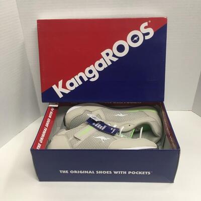 Kangaroos tennis shoes - New size 8
