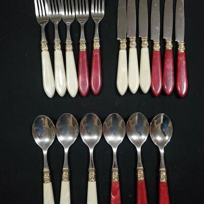 Flatware Set - 17 Pieces
