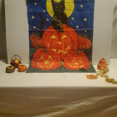 Cat & Pumpkin Flag + Pumpkin Accent Decor