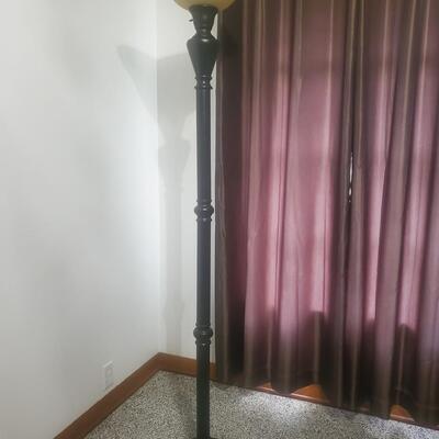 Floor Lamp in Great Condition - Works