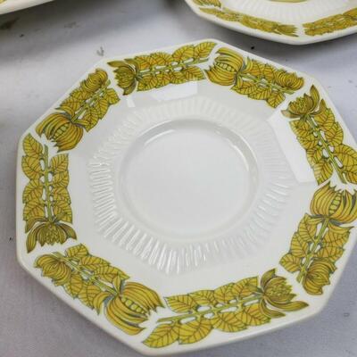 Independence Ironstone 1776 Yellow Bouquet Dinnerware Set of 4