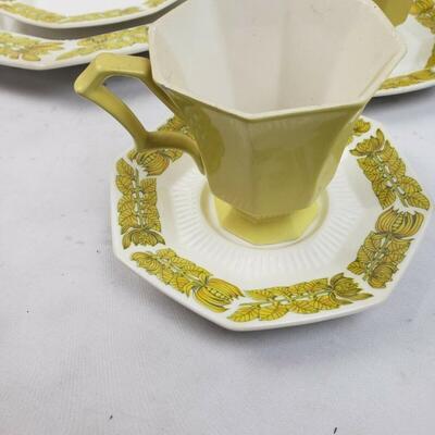 Independence Ironstone 1776 Yellow Bouquet Dinnerware Set of 4