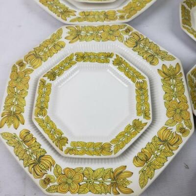 Independence Ironstone 1776 Yellow Bouquet Dinnerware Set of 4