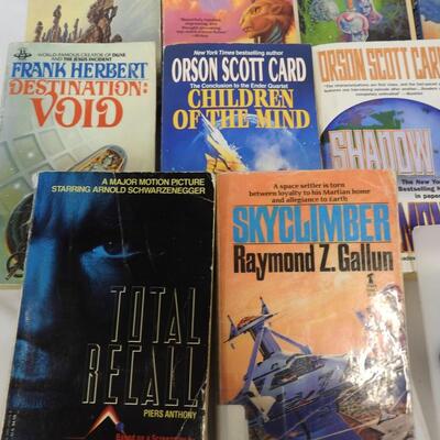 26 Science Fiction Books: Foundation to Anvil Of Stars: Asimov, Orson Scott Card
