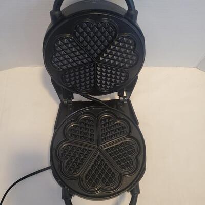VillaWare Heart Waffle Maker 3100