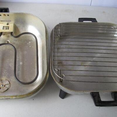 Lot of Kitchen Stuff, Turntable, Sunbeam Fryer