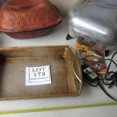 Lot of Kitchen Stuff, Turntable, Sunbeam Fryer