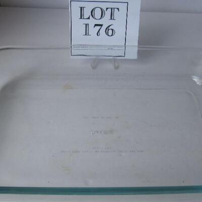 Glass Pyrex Cake Pan and Metal Cake Pan