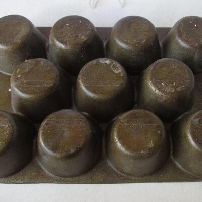 Heavy Duty Vintage Cast Iron Muffin Tin