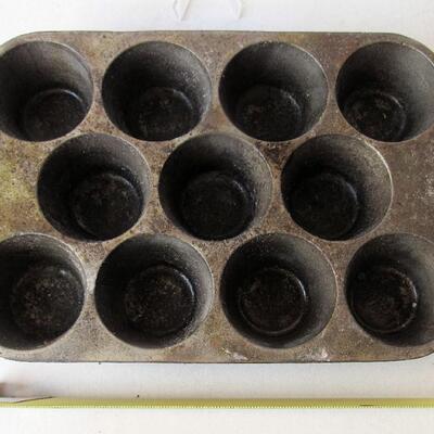 Heavy Duty Vintage Cast Iron Muffin Tin