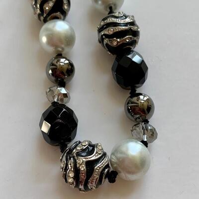 Lot 102R: White House/Black Market  Faux Pearl & Bead Necklace w/Stretch Bracelet