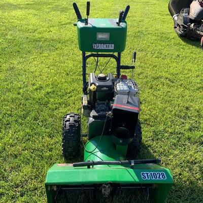 Lot 526R: Frontier ST1028 Snow Blower
