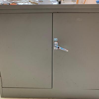 Lot 170R: Metal  Storage Cabinet - Great for Work Shop & Hobby Storage!