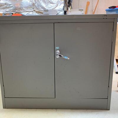 Lot 170R: Metal  Storage Cabinet - Great for Work Shop & Hobby Storage!