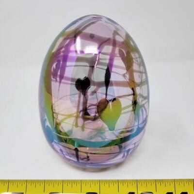 FENTON PEARLY ROSE WITH DEEP AMETHYST HEARTS AND VINES EGG-MADE BY FENTON FOR MCMILLEN & HUSBAND