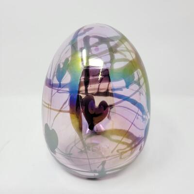 FENTON PEARLY ROSE WITH DEEP AMETHYST HEARTS AND VINES EGG-MADE BY FENTON FOR MCMILLEN & HUSBAND