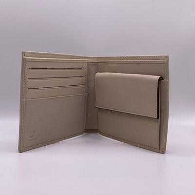 Vintage Brand New Gucci GG Canvas Tan And Brown Leather Bifold Wallet Serial No. 124547-4276 