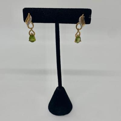 LOT 18: 14k 3.6g Peridot & Diamond chip Drop Earring