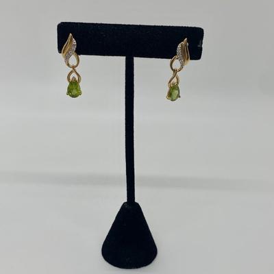 LOT 18: 14k 3.6g Peridot & Diamond chip Drop Earring