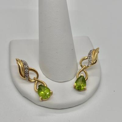 LOT 18: 14k 3.6g Peridot & Diamond chip Drop Earring