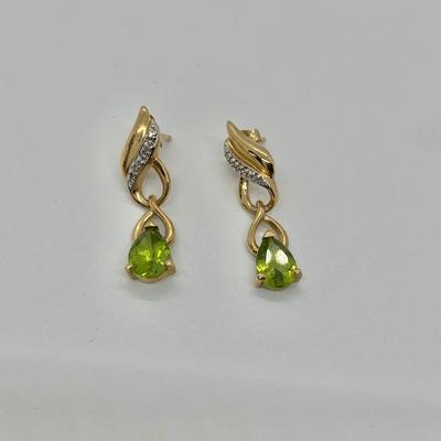 LOT 18: 14k 3.6g Peridot & Diamond chip Drop Earring
