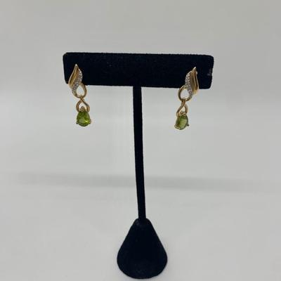 LOT 18: 14k 3.6g Peridot & Diamond chip Drop Earring