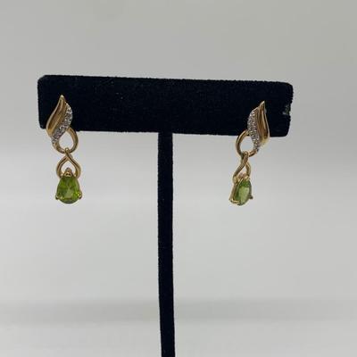 LOT 18: 14k 3.6g Peridot & Diamond chip Drop Earring