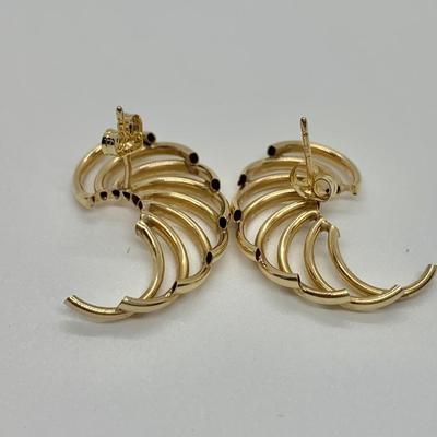 LOT 19: 14k, 2.3g Feather Swirl Pierced Earrings
