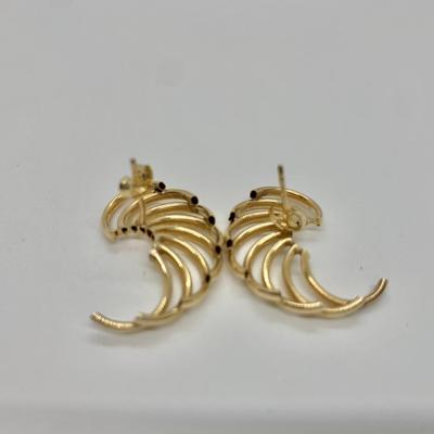 LOT 19: 14k, 2.3g Feather Swirl Pierced Earrings