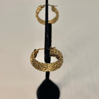 LOT 21: 14k AK  5.14g Byzantine 1â€ Wide Pierced Hoops