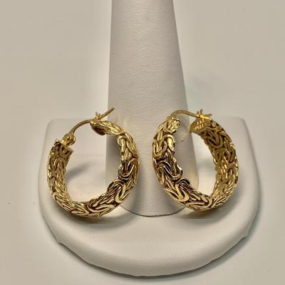 LOT 21: 14k AK  5.14g Byzantine 1â€ Wide Pierced Hoops