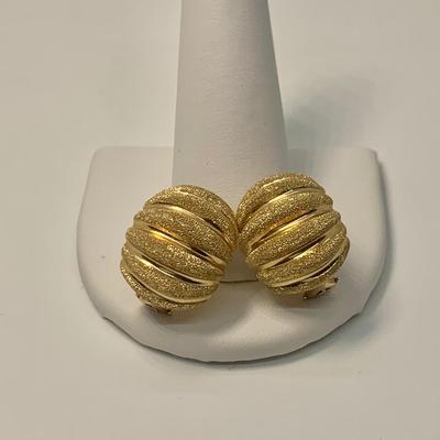 LOT 23: 14k PE 13.2g  Druzy Quartz Yellow Gold Pierced Earrings