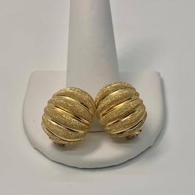 LOT 23: 14k PE 13.2g  Druzy Quartz Yellow Gold Pierced Earrings