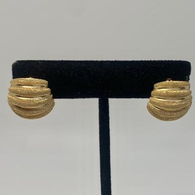 LOT 23: 14k PE 13.2g  Druzy Quartz Yellow Gold Pierced Earrings