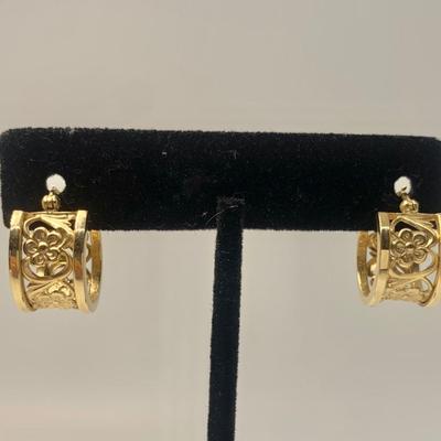 LOT 27: 2.37g 14k Israel 1/2â€ Wide Hoop Pierced Earrings