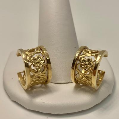 LOT 27: 2.37g 14k Israel 1/2â€ Wide Hoop Pierced Earrings